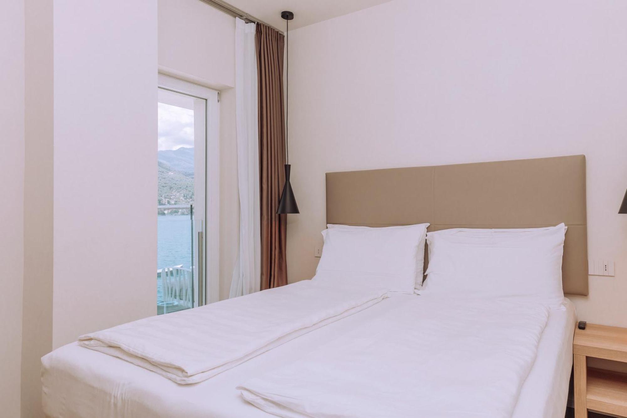Ah Porticcioli Boutique Apartments San Felice del Benaco Buitenkant foto