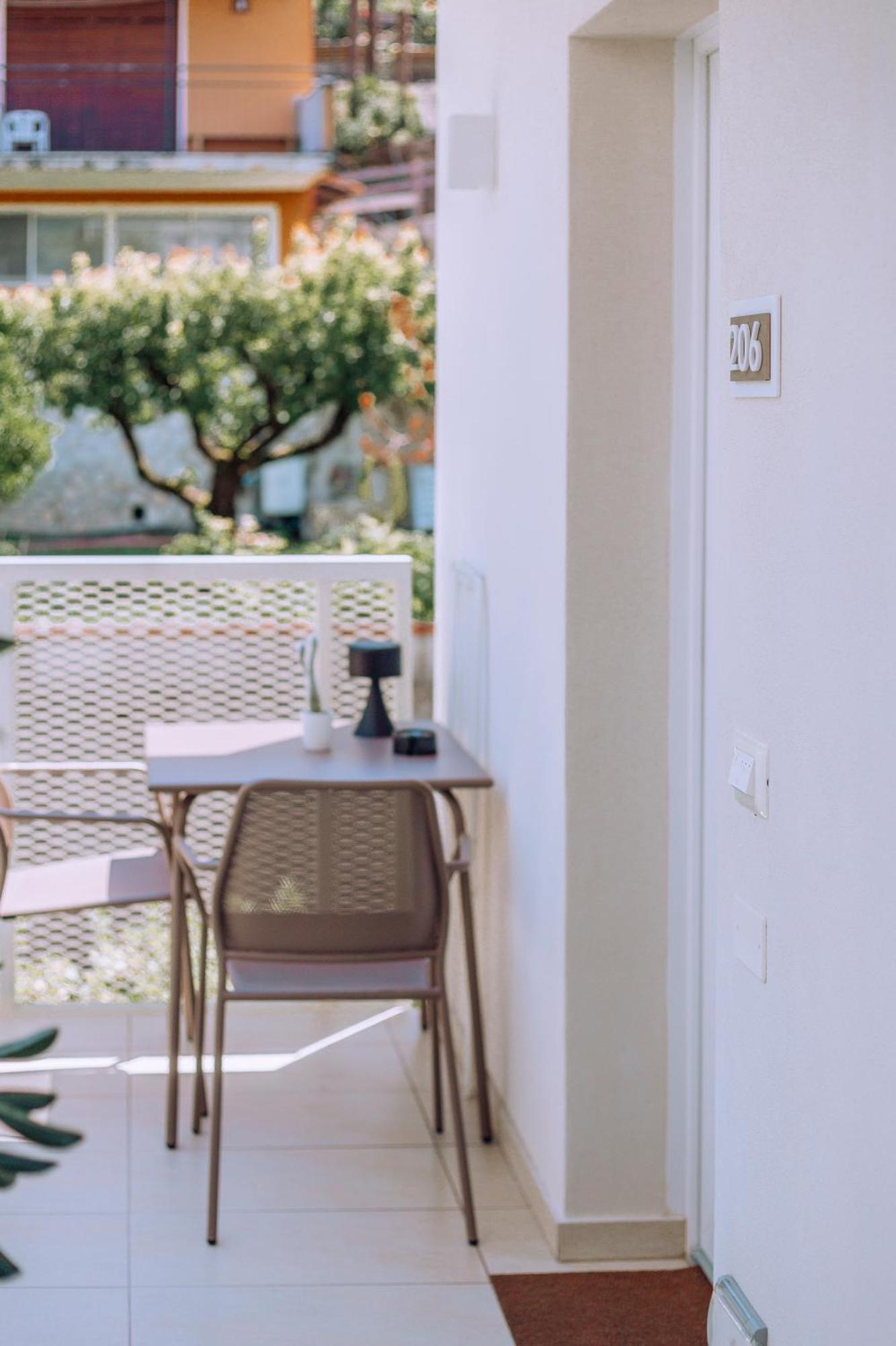 Ah Porticcioli Boutique Apartments San Felice del Benaco Buitenkant foto